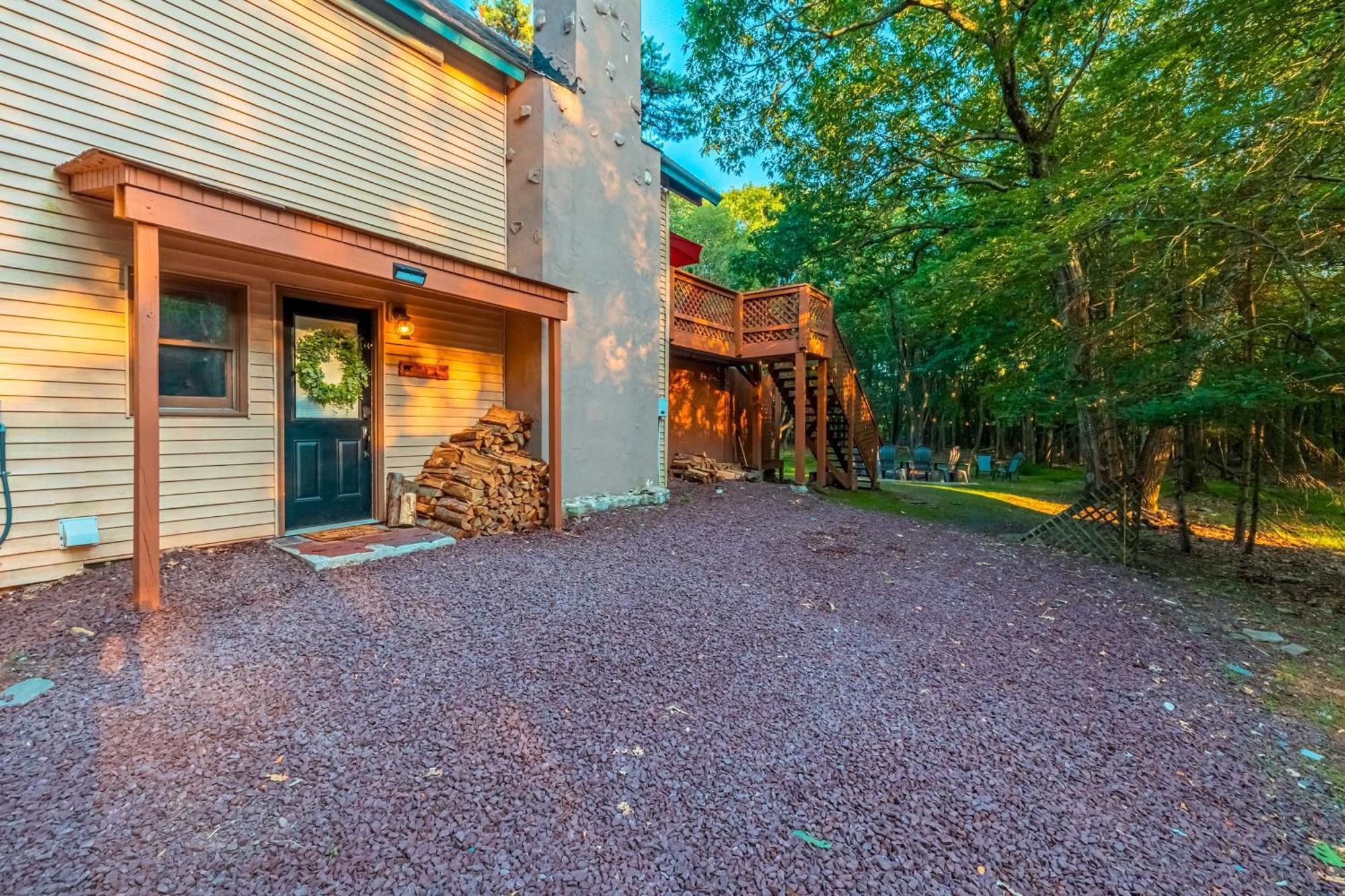 Poconos Ski Retreat With Sauna, Hot Tub, And Game Room Lake Harmony Εξωτερικό φωτογραφία
